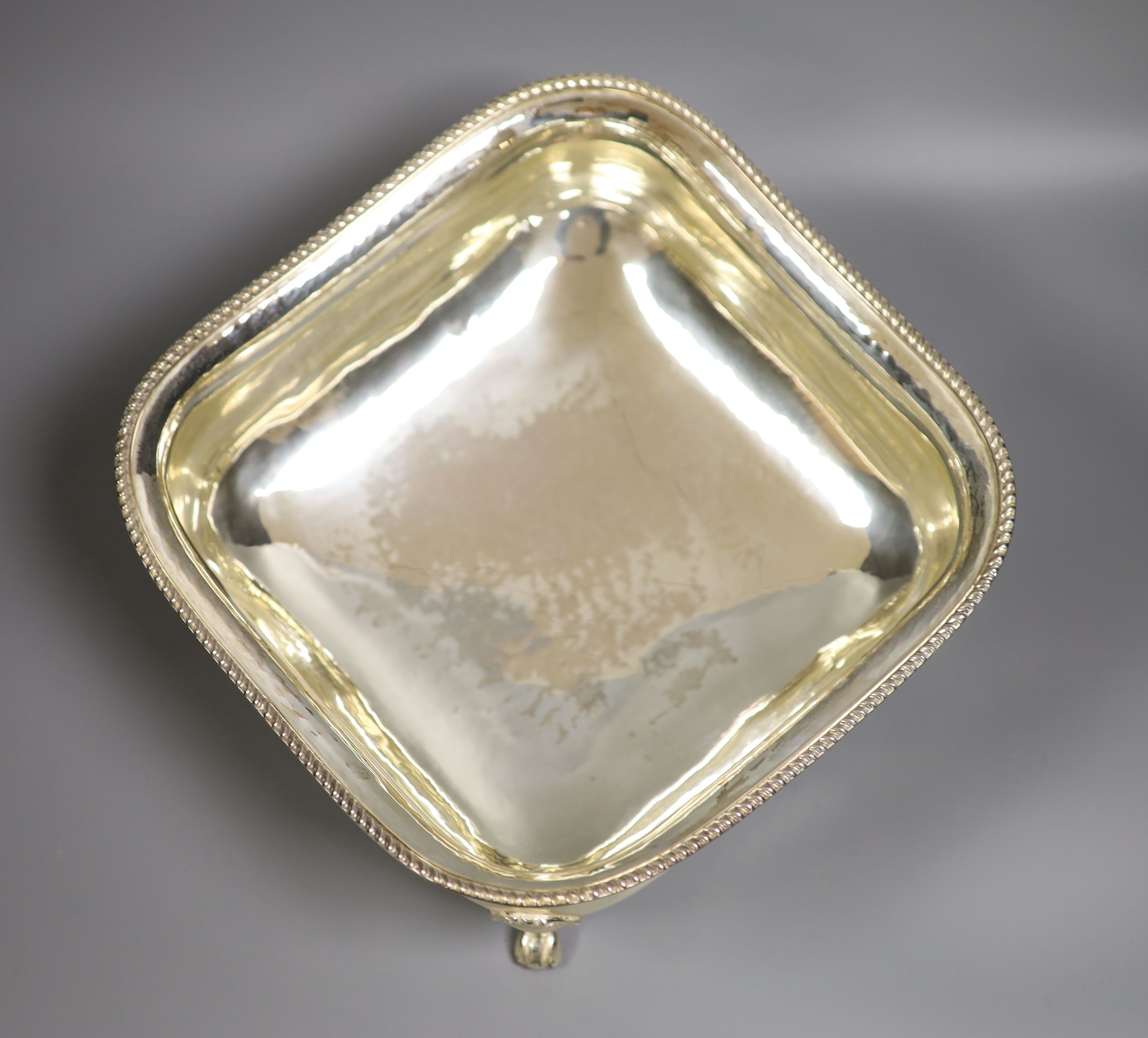 A 20th century Italian 800 standard square bowl, 24.8cm, 26.5oz.